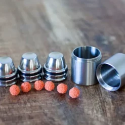 Micro Cups and balls by Leo Smetsers